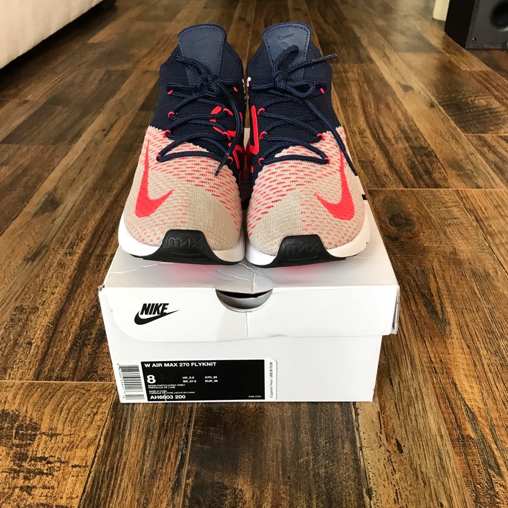 Women's Sz8 Air Max 270 Flyknit - Barely worn!
